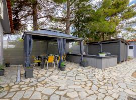 Evaggelia's Summer Resort، فندق في Dhíkella