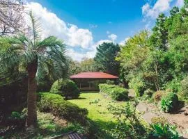 伊豆大島の一棟貸切Retreat&StayBHOAG広いお庭でBBQ焚火okお子様歓迎8名定員