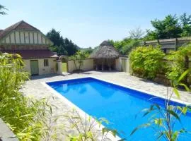 Cotswold Country house Villa Retreat With Pool