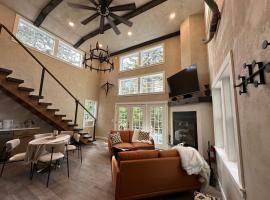 Luxury cabin vc home 2bd 2bath, pet-friendly hotel in Tremont