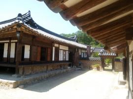 Bonghwa Hanok Old House Pension, Hotel in Bonghwa