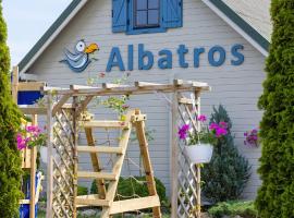 Domki Letniskowe Albatros, khách sạn ở Rewal
