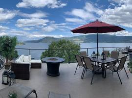 Beautiful Cottage at La Casa in Kelowna, Hotel in Kelowna