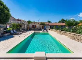 3 Bedroom Pet Friendly Home In Medvida