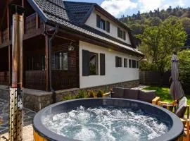 The Bear Chalet with Private Hot Tub