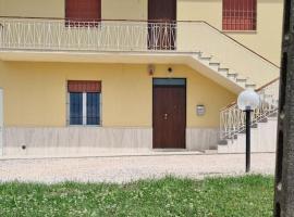A casa di Vittorio - tra mare e colline، فندق في Montecosaro