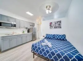 Beachy 1 b/r, w/2 Queen Beds, On Ocean Drive Beach