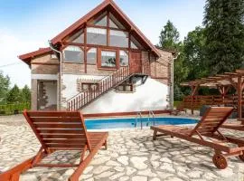 Awesome Home In Novo Zvecevo With Sauna