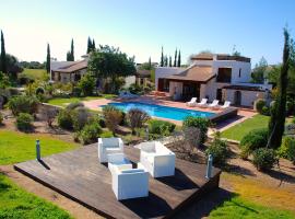 3 bedroom Villa Limni with private pool and gardens, Aphrodite Hills Resort, pet-friendly hotel in Kouklia