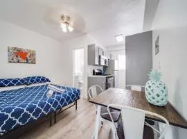 Ocean Drive Comfy apt, w/2 Queen Beds by the Beach