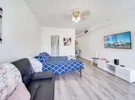Fresh Ocean Dr, Apt w/2 Queen Beds-Steps 2 Beach