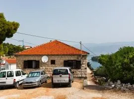 Apartments with parking space Splitska, Brac - 2867