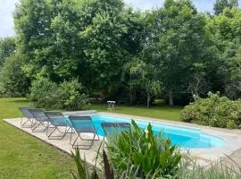 Gîte familial rénové avec piscine, jardin de 1 hectare et vélos à disposition, situé en pleine campagne - FR-1-591-579