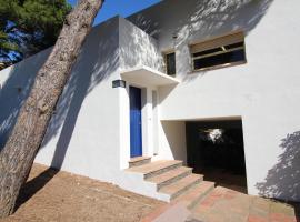Casa con Jardín a 100m de la Playa de la Farella, Wifi y Garaje Privado - ES-228-175, hotel in Llança