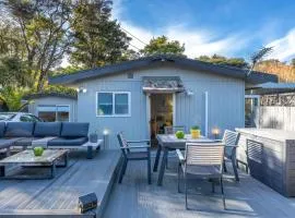 Island Sanctuary - Waiheke Holiday Home