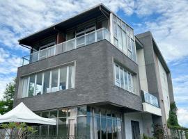 Suitable for deer forest villa, hotel v destinaci Dongshan
