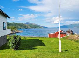 6 person holiday home in Sandhornøy, hotel in Røssnes
