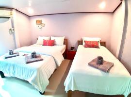 รรินธารา รีสอร์ท、Ban Bang Khanのホテル