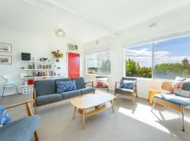 Syds Place - Retro Seaside Haven Upstairs