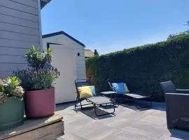 Stelle Maris, Nice place in Heinkenszand, 2 bedrooms, outdoor swimming pool, WIFI smart TV and privacy
