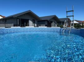 Domki Letniskowe Korsarz, pron&aacute;jem domu u&nbsp;jezera v destinaci Rowy