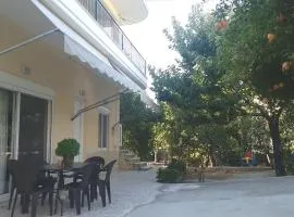 Green Garden appartment with mountain view, Vitala