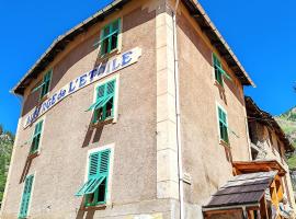 La petite étoile d'hôtes en Mercantour, Hotel in Saint-Dalmas-le-Selvage