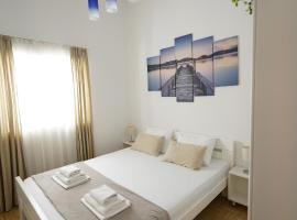 Apartments Loncar-near Zrće beach، فندق في نوفاليا