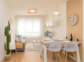 HOME IN CASTRO con PARKING, hotel di Castro-Urdiales