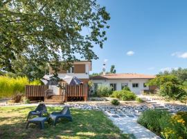L Escapade Nature et Gourmande Gîtes, Chambres d'Hôtes, piscine, Spa Toulouse Colomiers Gers, hotel in Pujaudran