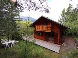 L'ARGOUSIER Chalet 6 à 8 personnes Enchastrayes Barcelonnette, hotel in Enchastrayes