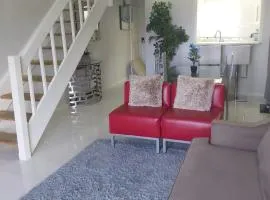 The Island Flat Villa - Near Airport & Beach