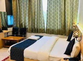 Hotel Ramay Palace 400 Meter from Ram Mandir Ayodhya