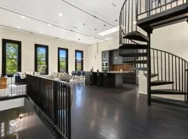 NEW! Modern Scandinavian Loft in Old Town Square