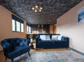 Swiper - 1 Bedroom Luxury Apartment by Mint Stays