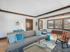 Sky Apt in Majestic MPLS Duplex