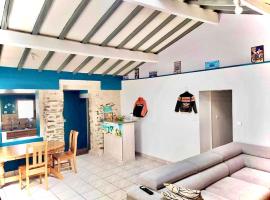 Charmante maison atypique en village, hôtel à Saint-Colombin