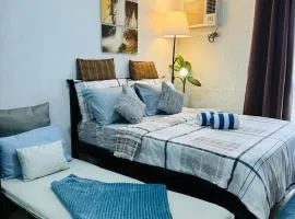 Vinia Infinity Studio 2 Near Malls with WiFi Netflix and Karaoke