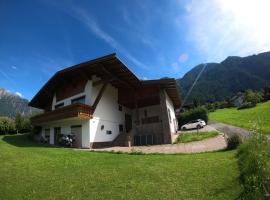 Haus Wolfi, Hotel in Sautens