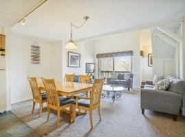 Three bedroom condo, Ski home Whiffletree E7