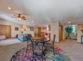Moonbeam Condo - Beautiful 2 Bedroom Stay by Beach