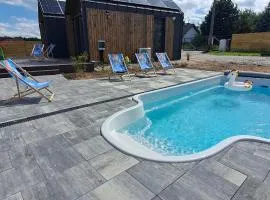 Dwa Wymiary - Całoroczny domek z Jacuzzi i basenem podgrzewany w okresie wiosna - lato w cenie
