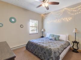 Starshine Condo - 2 Minute Walk to the Beach!, condominio en Pepin