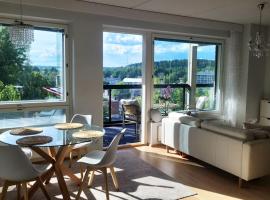Ylellinen saunallinen kolmio järvinäkymällä, hotell i Lahti