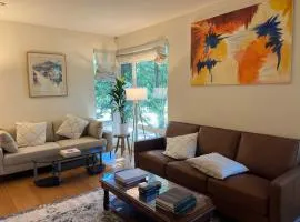 Near Stanford Luxury Retreat 1 Gigabit Fast WiFi Two Car Garage Masterbedroom King Size Bed Walk-in Closet and Walk-in Shower