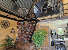 Chalet industriel avec filet et spa, chalet à Sorigny