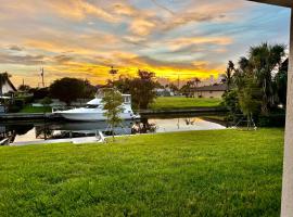 Cape Coral-Ft Myers Waterfront Four Bedroom Home, hôtel à Cape Coral