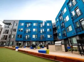 Downtown corner unit with free parking