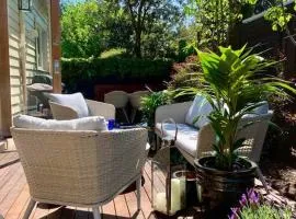 The Small House - Mid century gem in wine county's Healesville