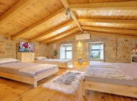 Crown House in Areopolis, hotel en Areopoli